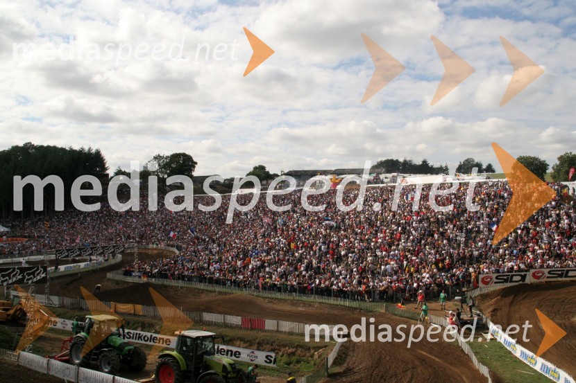 Pogled na množico gledalcevMOTOKROS, Pokal narodov 2005 - kvalifikacije, Ernee, Francija