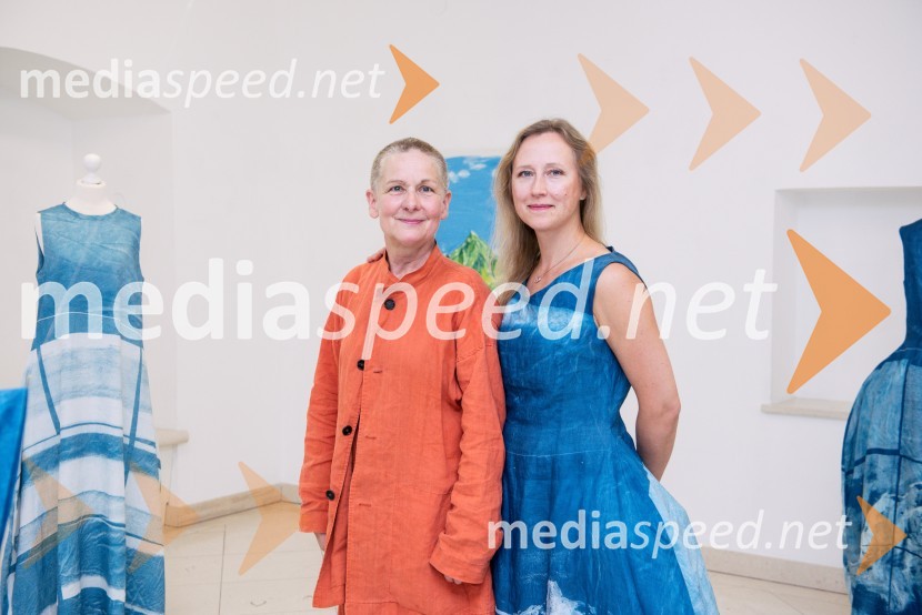  Sabine Kaipainen, oblikovalka oblačil in profesionalna glasbenica;  Laura Murto, umetnica, učiteljica likovne umetnostiModra roža in druge ptice, otvoritev razstave
