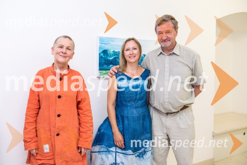  Sabine Kaipainen, oblikovalka oblačil in profesionalna glasbenica;  Laura Murto, umetnica, učiteljica likovne umetnosti;  ... Modra roža in druge ptice, otvoritev razstave