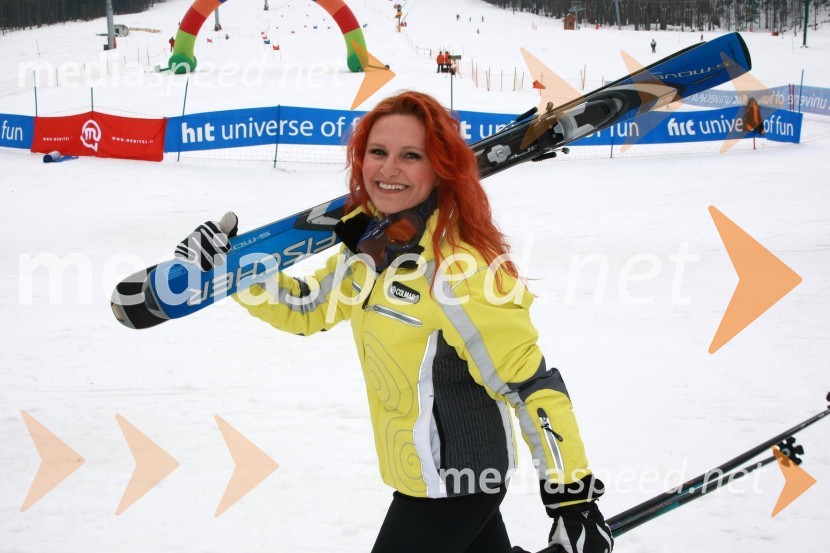 Nuša Derenda, pevkaX-plosion of fun: Veleslalom slovenskih glasbenih zvezdnikov