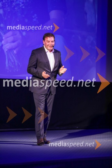   Robert Erjavec, VoditeljReka ljubezni, predpremiera slovenske serije