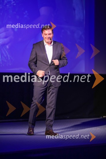   Robert Erjavec, VoditeljReka ljubezni, predpremiera slovenske serije