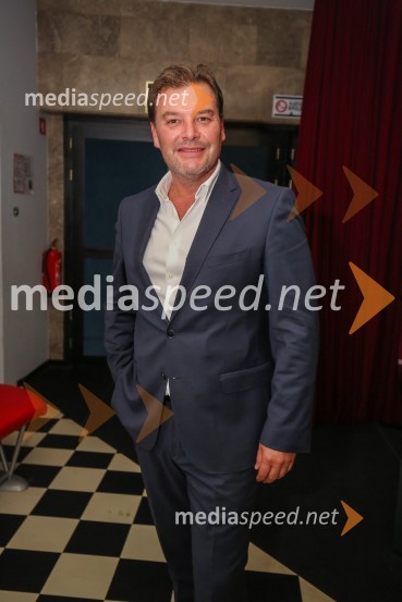  Robert Erjavec, VoditeljReka ljubezni, predpremiera slovenske serije