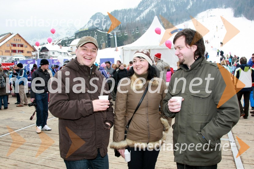 Sašo Papp, voditelj jutranjega programa Radia Center, Polona Požgan, voditeljica jutranjega programa Radia Center z možem Primožem Štormanom, skupina TabuX-plosion of fun: Veleslalom slovenskih glasbenih zvezdnikov