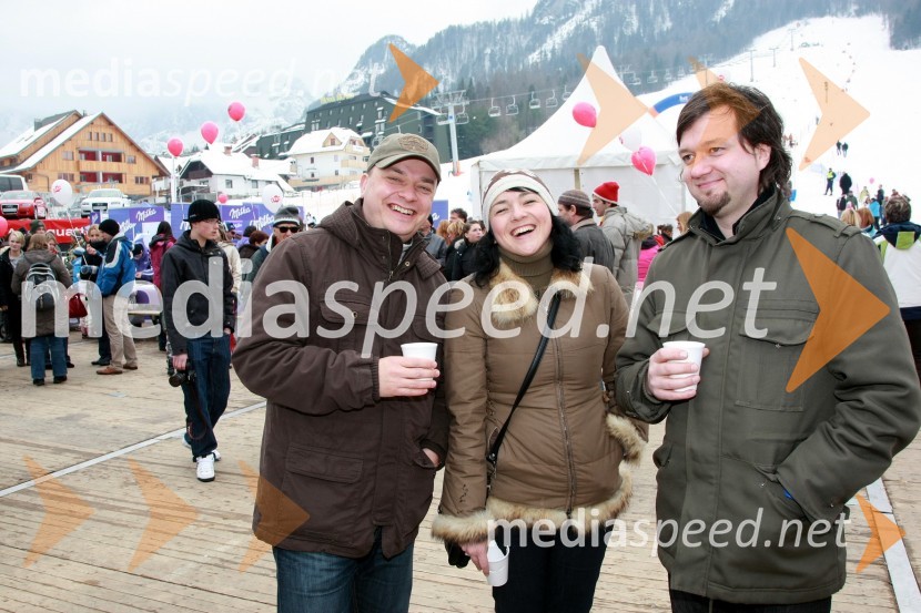 Sašo Papp, voditelj jutranjega programa Radia Center, Polona Požgan, voditeljica jutranjega programa Radia Center z možem Primožem Štormanom, skupina TabuX-plosion of fun: Veleslalom slovenskih glasbenih zvezdnikov