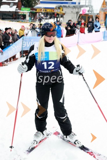 Mateja Malnar, članica skupine SexplosionX-plosion of fun: Veleslalom slovenskih glasbenih zvezdnikov