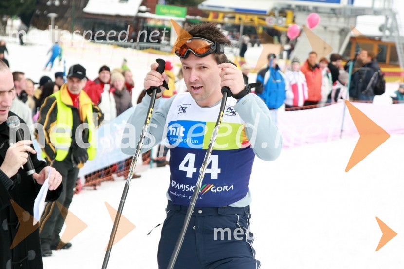 Andrej Hofer, glasbeni urednik na TV SlovenijaX-plosion of fun: Veleslalom slovenskih glasbenih zvezdnikov