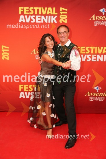  Betka Šuhel Mikolič, mentorica nastopanja v javnosti, radijska in televizijska voditeljica, podjetje BPR;  Klemen KoširFestival Avsenik 2017, sobota