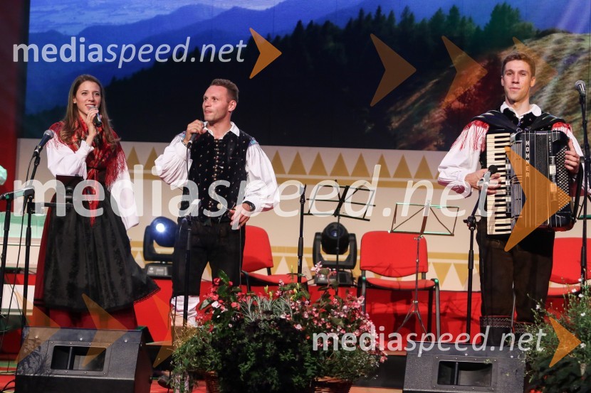  Monika Avsenik, pevka;  Dejan Zupan, pevec, Ansambel Saša Avsenika;  Sašo Avsenik, glasbenik, Ansambel Saša AvsenikaFestival Avsenik 2017, sobota