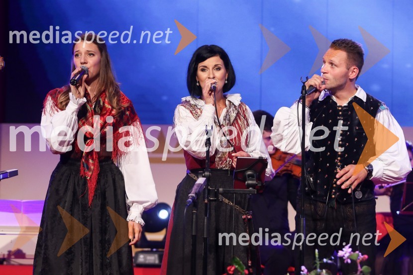  Monika Avsenik, pevka;  Maja Berce Podrekar, Ansambel Saša Avsenika;  Dejan Zupan, pevec, Ansambel Saša AvsenikaFestival Avsenik 2017, sobota