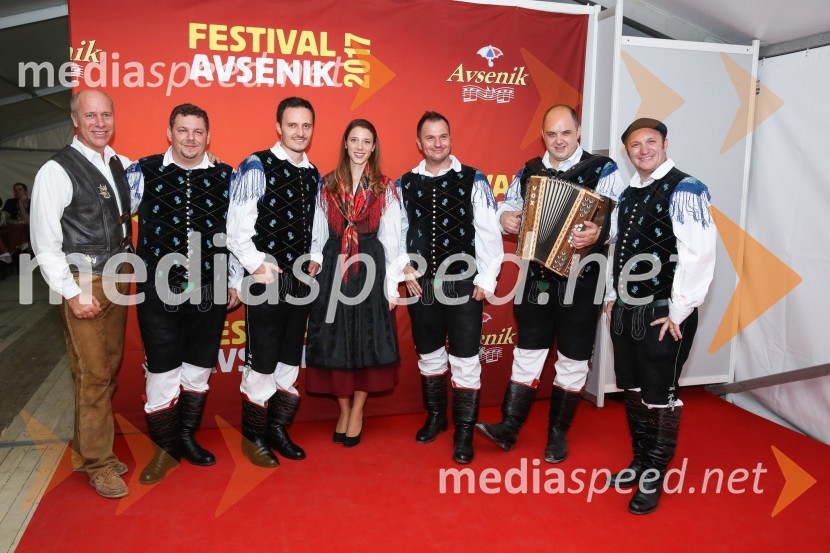  Gregor Avsenik, glasbenik;  ... ;  Blaž Švab, pevec, skupina Modrijani;  Monika Avsenik, pevka;  Peter Oset, glasbenik, skupina Modrijani;  Rok Švab, glasbenik, skupina Modrijani;  Franjo  Oset, glasbenik, skupina ModrijaniFestival Avsenik 2017, sobota