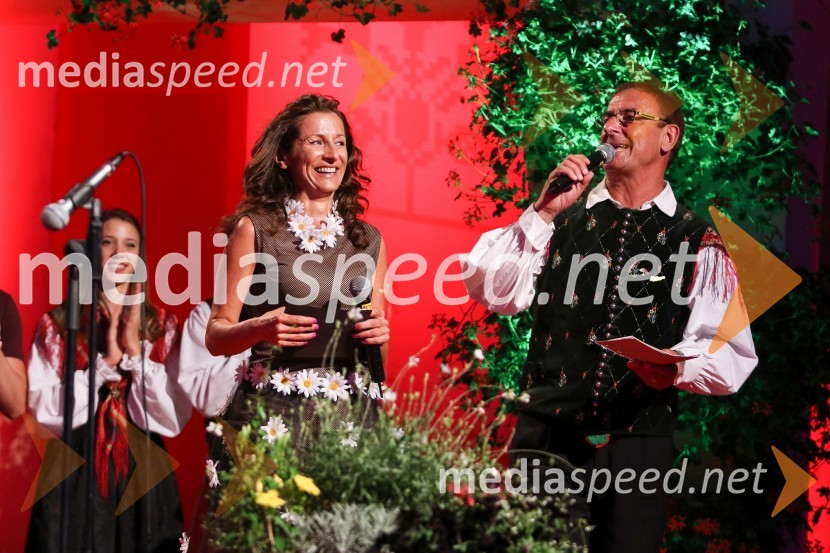  Betka Šuhel Mikolič, mentorica nastopanja v javnosti, radijska in televizijska voditeljica, podjetje BPR;  Klemen KoširFestival Avsenik 2017, sobota