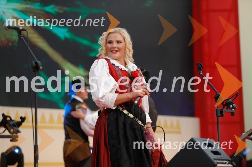  Anita Kadenšek, pevka, skupina Veseli svatjeFestival Avsenik 2017, nedelja