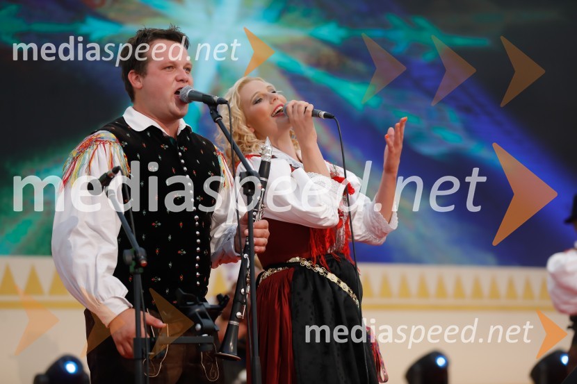 Blaž Šenk, glasbenik, skupina Veseli svatje;  Anita Kadenšek, pevka, skupina Veseli svatjeFestival Avsenik 2017, nedelja