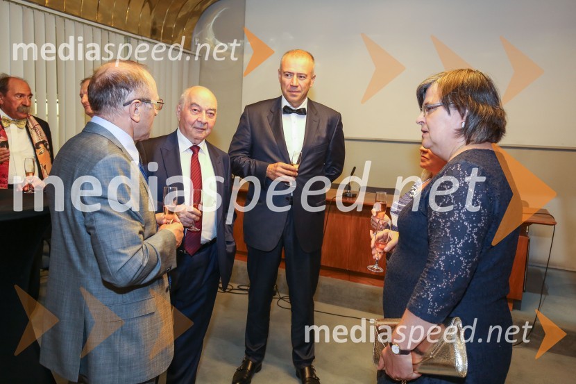  ... ;  Doku Gapurovič Zavgajev, veleposlanik Ruske federacije v Sloveniji;  ... ;  ... Siegfried, glasbena drama