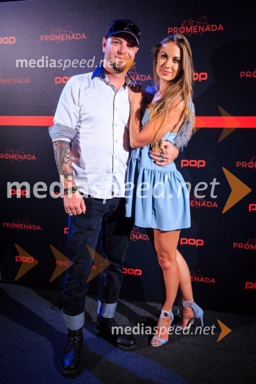  Tomi Meglič, glasbenik, pevec skupine Siddharta;  Tara Zupančič, voditeljicaPOP Promenada 2017