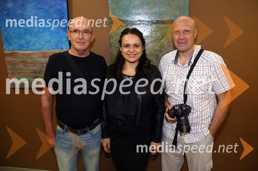  Miran Mežnar, predsednik društva Totifoto;  Maja Fabijan, slikarkaOtvoritev likovne razstave z naslovom Mir