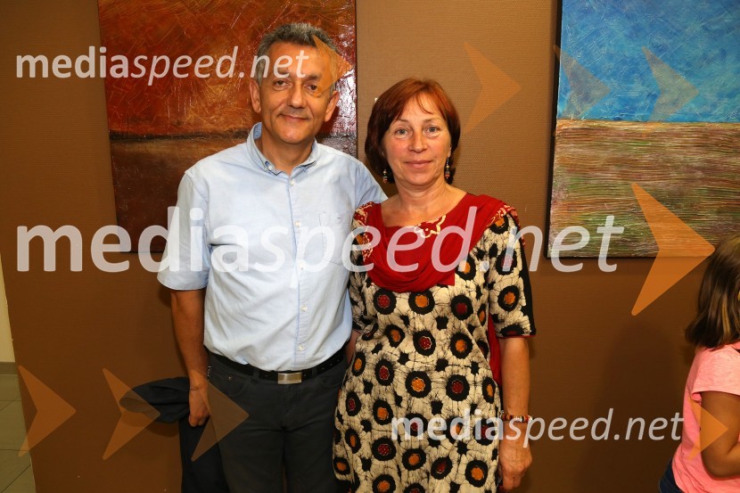  Mustafa Smajić, direktor, Energodata d.o.o.;  Simona Smajić, lastnica lokala E-kafeOtvoritev likovne razstave z naslovom Mir