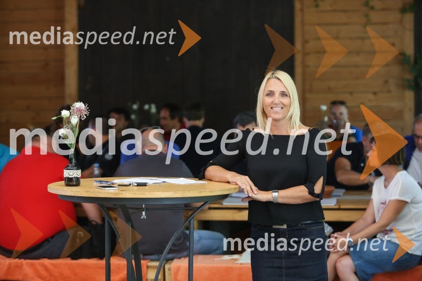  Dijana Pajnkihar, vodja marketinga, Hyundai Avto TradeHyundai i30 Wagon, predstavitev nove generacije