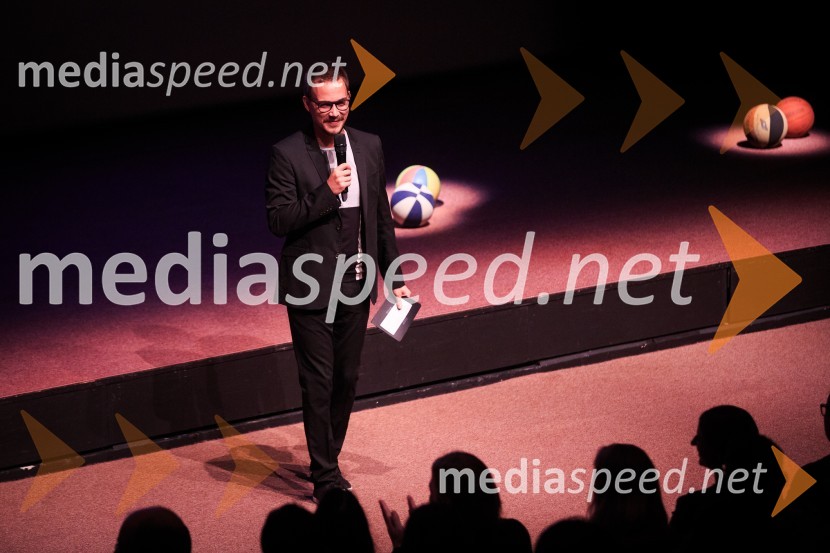  Nejc Šmit, improvizator, stand up komik, glasbenikKošarkar naj bo, predpremiera filma