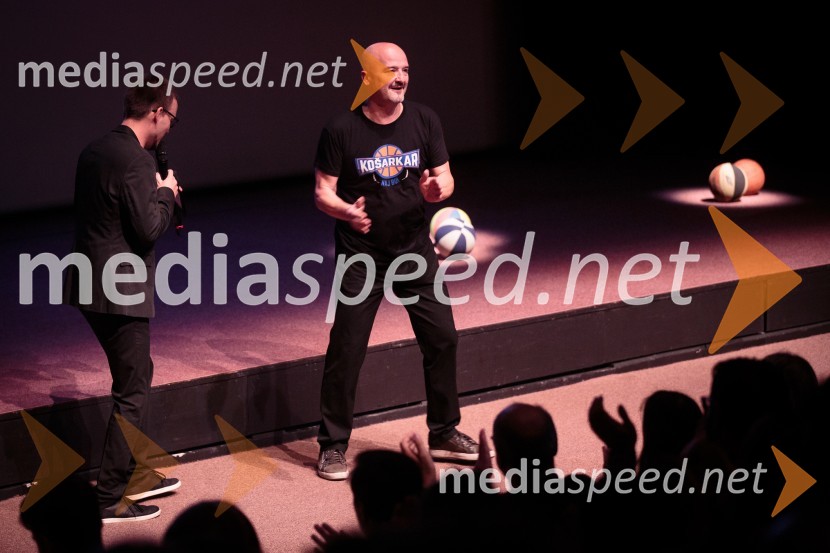 Nejc Šmit, improvizator, stand up komik, glasbenik;  Primož Suhodolčan, otroški in mladinski pisateljKošarkar naj bo, predpremiera filma