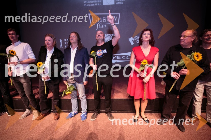  Klemen Kostrevc, igralec;  Boris  Petkovič, režiser in scenarist;  ... ;  Primož Suhodolčan, otroški in mladinski pisatelj;  ... ;  Gojmir Lešnjak Gojc, igralecKošarkar naj bo, predpremiera filma