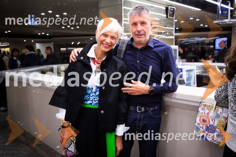  Barbra Drnač, novinarka;  Bojan Požar, novinar, publicist in lastnik portala Požareport.siDance Amore, plesni spektakel