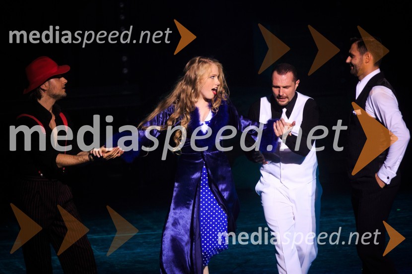  Zala Smolnikar, pevka;  Jernej Brenholc, plesalecDance Amore, plesni spektakel