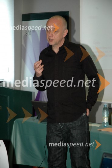 Roman Berčon, predsednik organizacijskega odbora in direktor Votan Leo BurnettOtvoritev 17. SOF-a, slovenskega oglaševalskega festivala