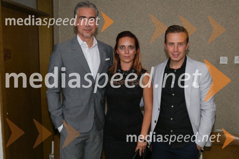  Jan Plestenjak, pevec;  Nina Kobal, organizatorka;  Danijel Polše, podjetnikJan Plestenjak, koncert