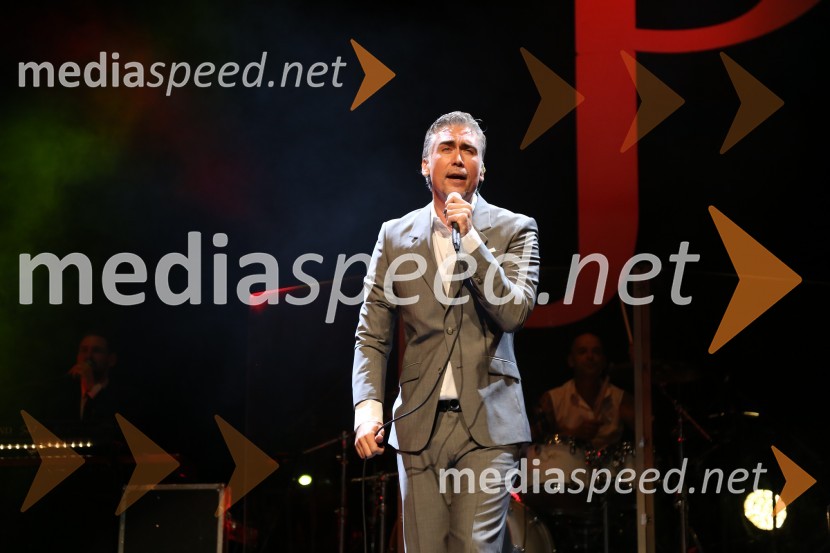  Jan Plestenjak, pevecJan Plestenjak, koncert