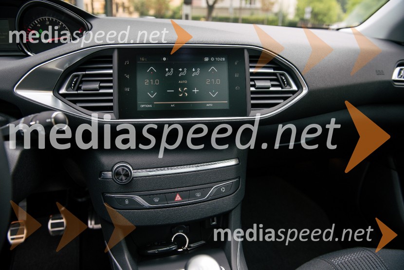 Peugeot 5008 in Peugeot 308, slovenska predstavitevPeugeot 5008 in Peugeot 308, slovenska predstavitev