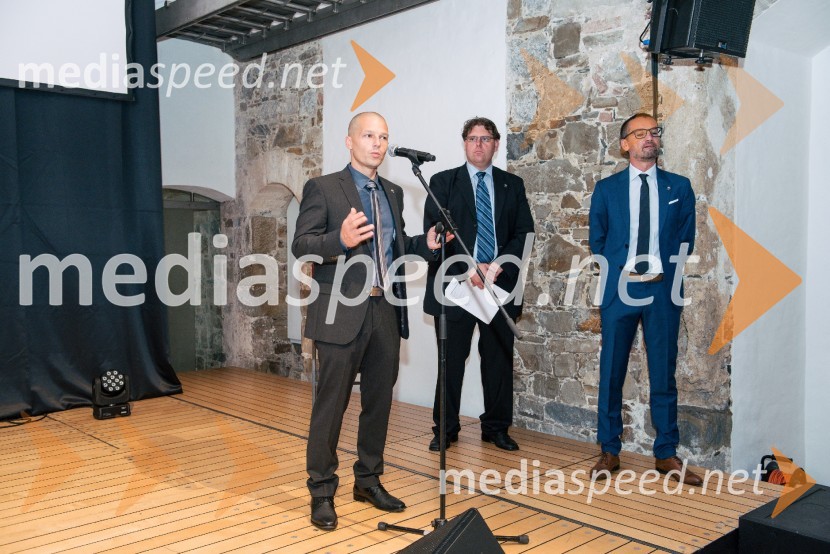  Adam Kavšek, direktor znamke Peugeot;  Martin Fajt, produktni vodja Peugeot Slovenije;  Gregor Draksler, direktor marketinga, Peugeot SlovenijaPeugeot 5008 in Peugeot 308, slovenska predstavitev