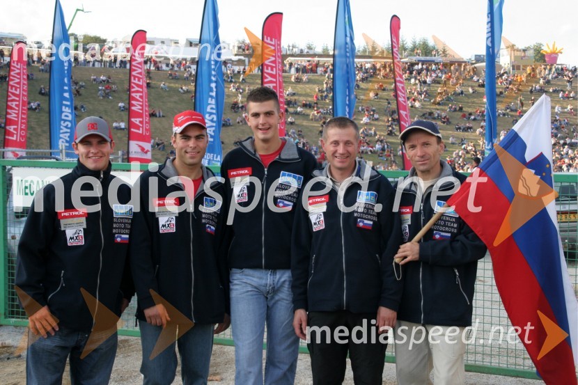 Slovenska ekipa: Roman Jelen, Miha Špindler, Jaka Može, selektor Slavko Rus in delegat Jože VaupotičMOTOKROS, Pokal narodov 2005 - kvalifikacije, Ernee, Francija