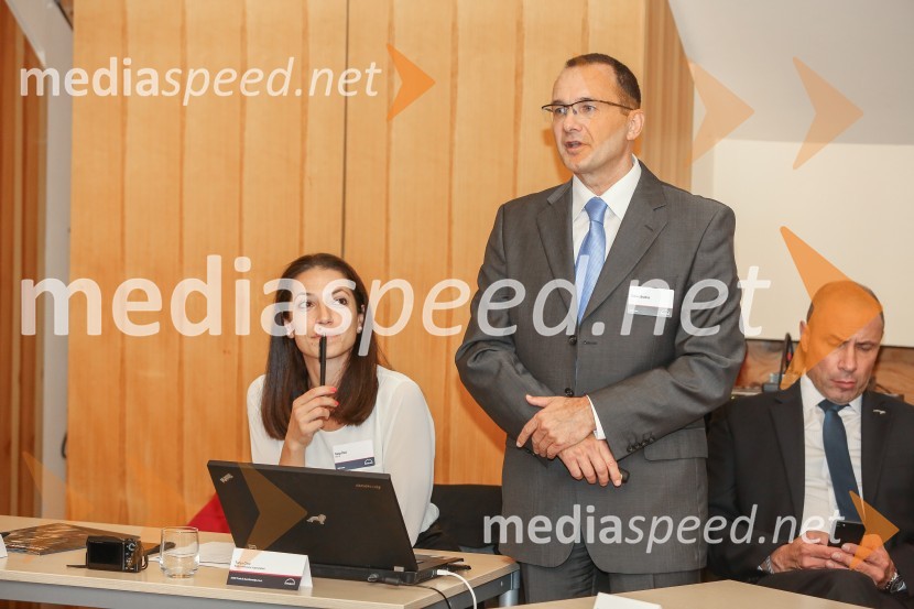  Tanja Činč, marketing in komunikacije, MAN Truck & Bus Slovenija, d. o. o.;  Tomaž Bratina, vodja prodaje in marketinga, MAN Truck & Bus Slovenija, d. o. o.Novo gospodarsko vozilo MAN TGE, predstavitev