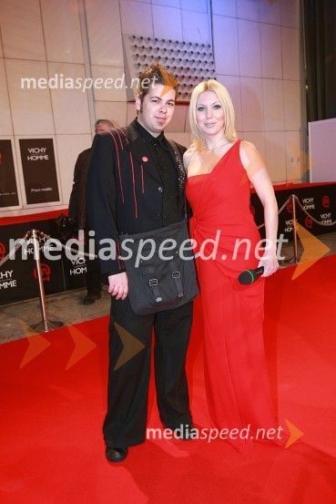 Nejc Simšič, novinar in Urška Pirš, voditeljica Pop in na Pop TVViktorji 2007, rdeča preproga, zakulisje, after party