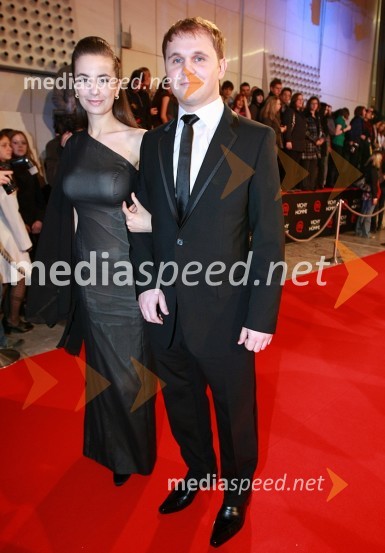 Matej Raščan, direktor in lastnik podjetja Rašica Point d.o.o. in podjetja Delo revije, d.d., ter njegova zaročenka Marija Pandrc, izvršna direktorica RašiceViktorji 2007, rdeča preproga, zakulisje, after party