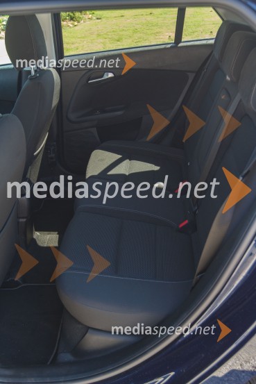 Fiat Tipo Station Wagon 1.6 Multijet 16v Lounge, dovolj prostorna zadnja klopFiat Tipo Station Wagon 1.6 Multijet 16v Lounge, mediaspeed test