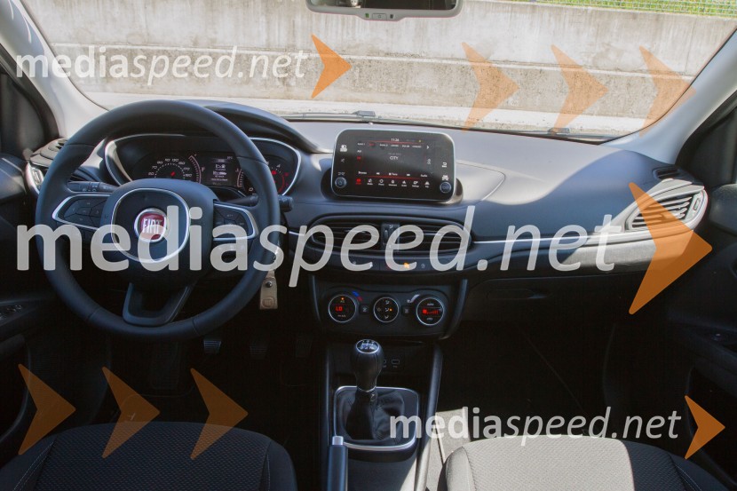 Fiat Tipo Station Wagon 1.6 Multijet 16v Lounge, notranjostFiat Tipo Station Wagon 1.6 Multijet 16v Lounge, mediaspeed test