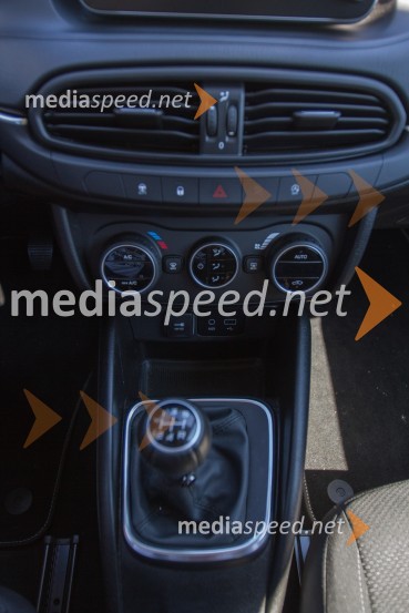 Fiat Tipo Station Wagon 1.6 Multijet 16v Lounge, sredinska konzolaFiat Tipo Station Wagon 1.6 Multijet 16v Lounge, mediaspeed test
