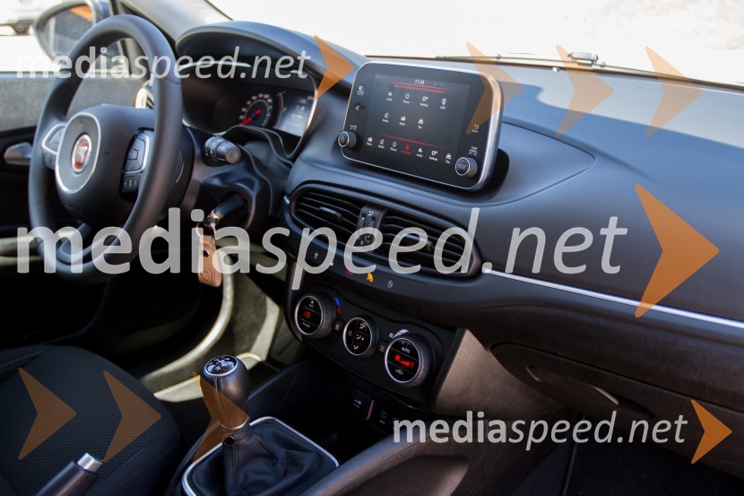 Fiat Tipo Station Wagon 1.6 Multijet 16v Lounge, notranjostFiat Tipo Station Wagon 1.6 Multijet 16v Lounge, mediaspeed test