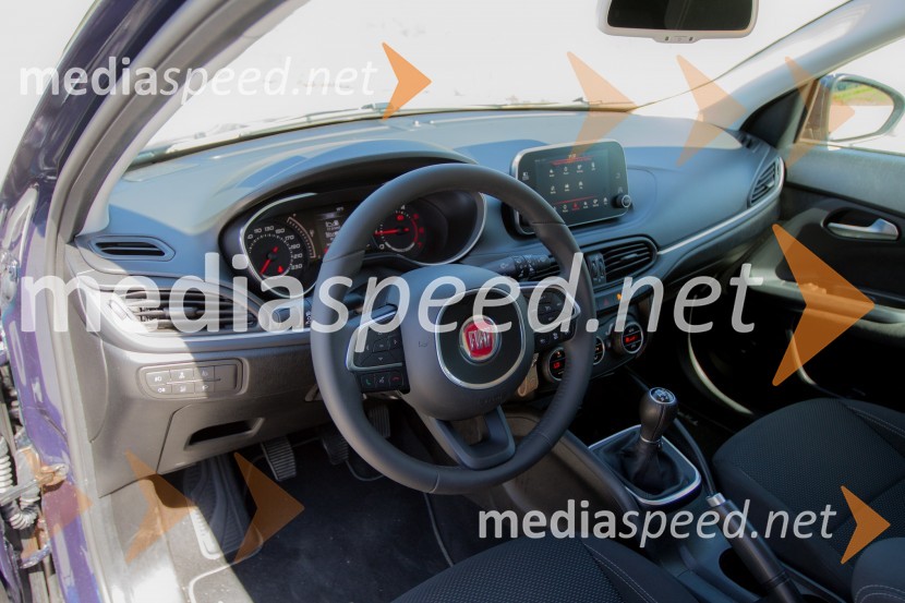Fiat Tipo Station Wagon 1.6 Multijet 16v Lounge, notranjostFiat Tipo Station Wagon 1.6 Multijet 16v Lounge, mediaspeed test