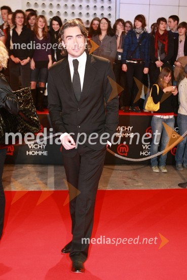 Jan Plestenjak, pevecViktorji 2007, obleke znanih Slovencev