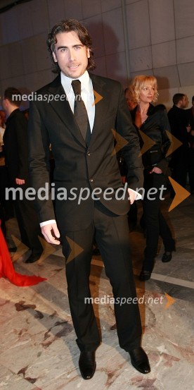 Jan Plestenjak, pevecViktorji 2007, obleke znanih Slovencev