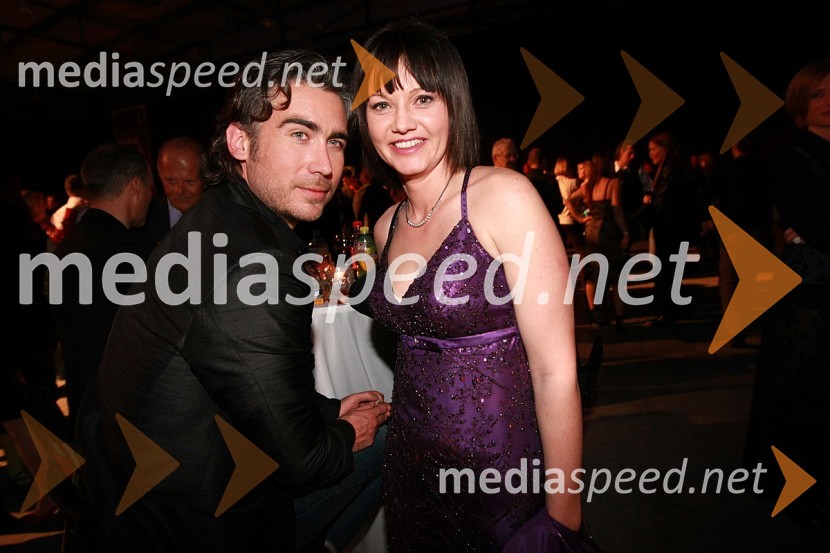 Jan Plestenjak, pevec in mag. Andreja Jernejčič, članica uprave za strateško komuniciranje pri Infonet mediaViktorji 2007, rdeča preproga, zakulisje, after party