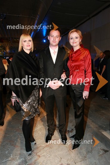 Špela Šipek, voditeljica na Pop TV, ... in Darja Zgonc, odgovorna urednica informativnega programa Pop TVViktorji 2007, rdeča preproga, zakulisje, after party