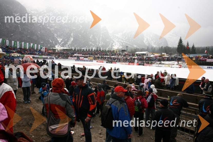 Ciljna Arena in navijačiFinale Svetovnega pokala v smučarskih skokih v Planici, NEDELJA
