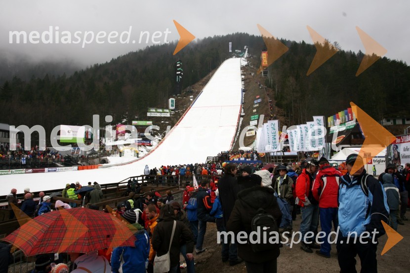 Letalnica in navijačiFinale Svetovnega pokala v smučarskih skokih v Planici, NEDELJA