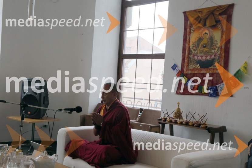  Geshe Lobsang Soepa, tibetanski menihIzdelovanje peščene mandale