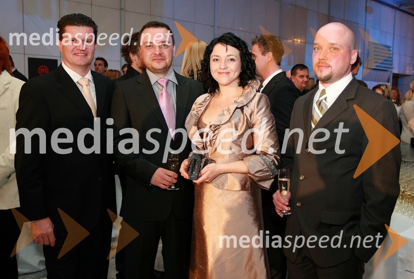 Ekipa Radia Center: Marko Kolbl, lastnik Radia Center, Sašo Papp, Polona Požgan, voditelja jutranjega programa na Radiu Center in David Irgolič, glavni in odgovorni urednik Radia CenterViktorji 2007, rdeča preproga, zakulisje, after party